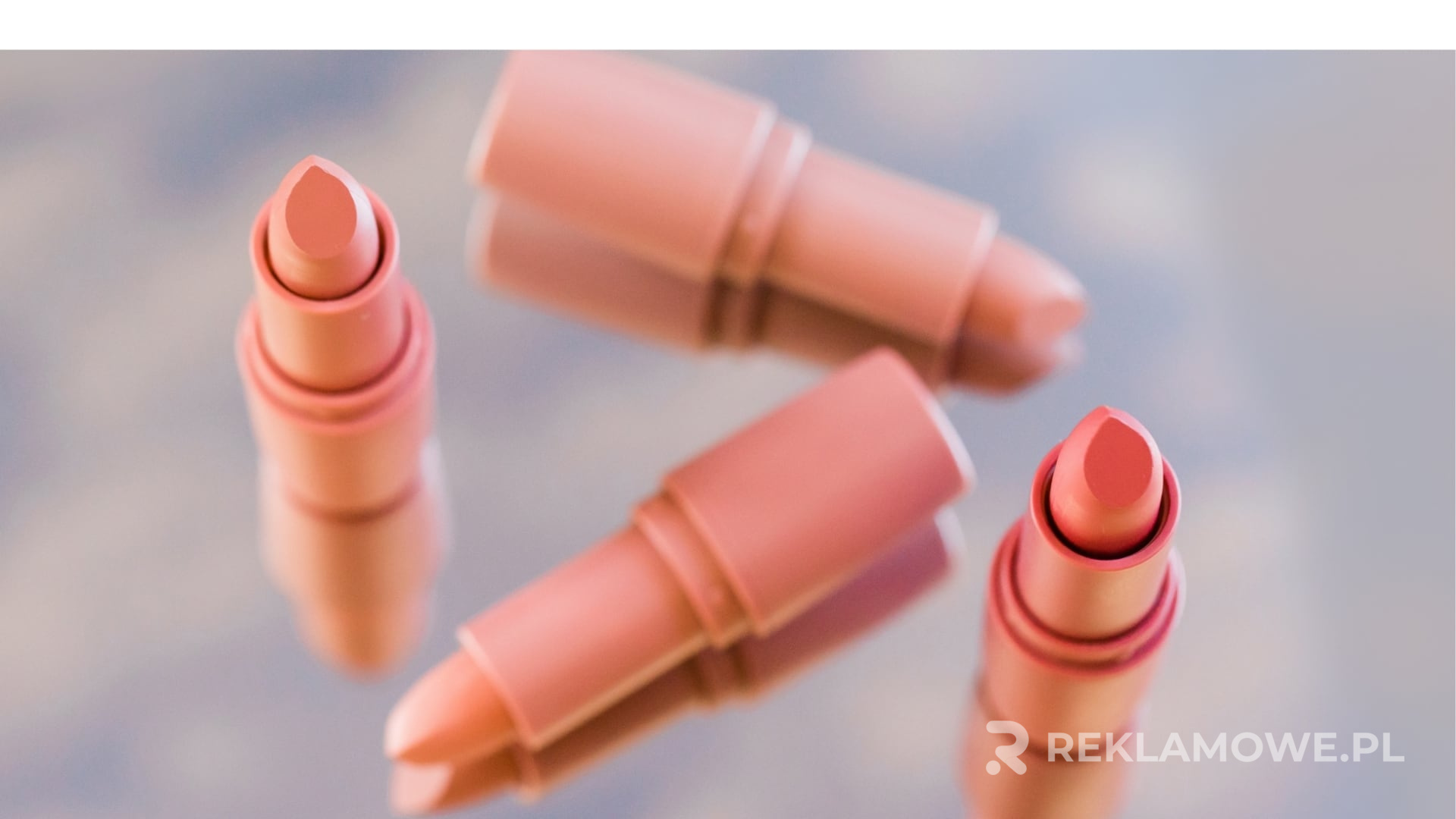 Balsam reklamowy na stole